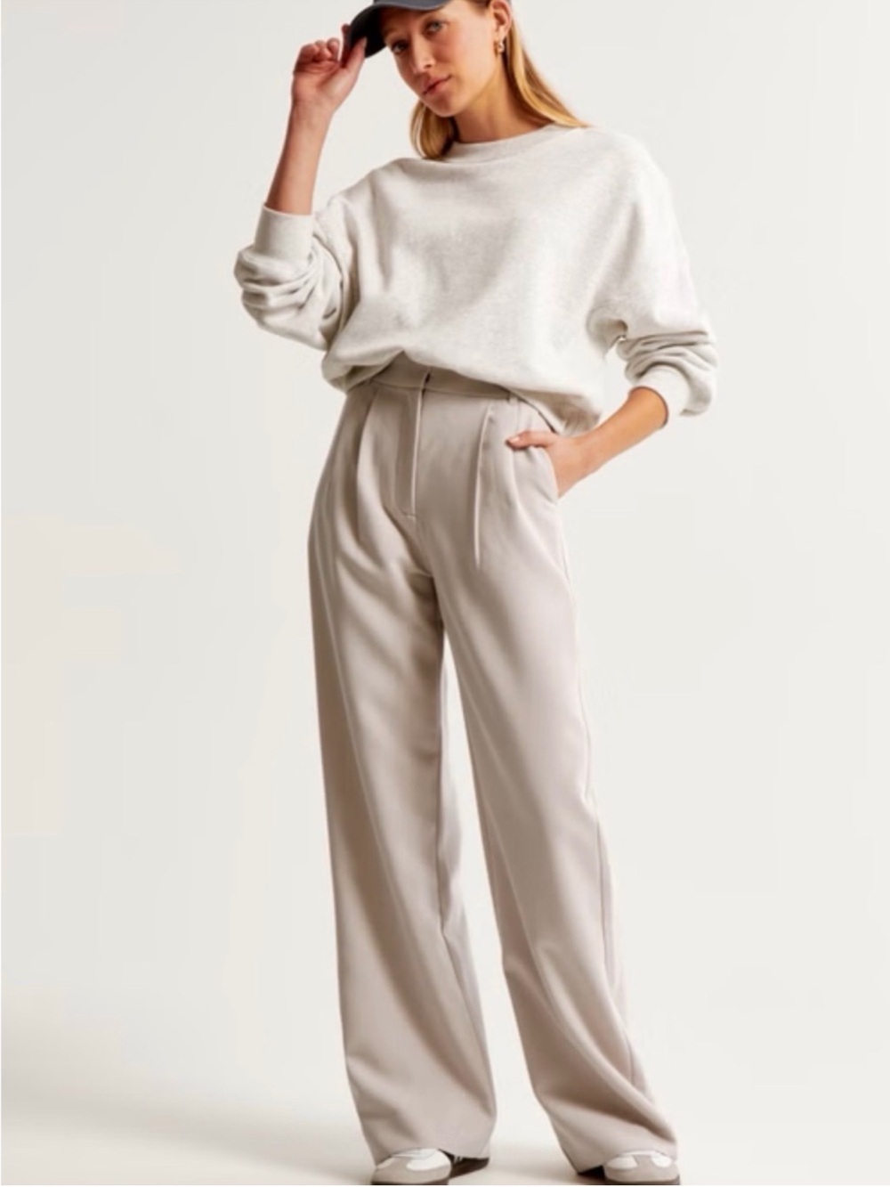 Abercrombie and Fitch Wide-Leg Light Beige Trousers Size: 29/8